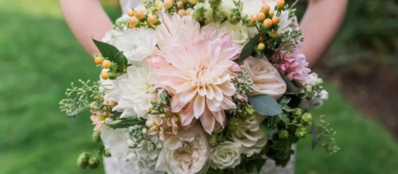 Το είδαμε και αυτό: 26χρονη παντρεύτηκε το… χαλί της - Με κανονική τελετή γάμου (βίντεο)